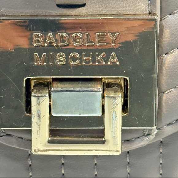 Badgley Mischka Quilted Vegan Crossbody Bag Chain Strap Details Toggle Clasp - Picture 5 of 14